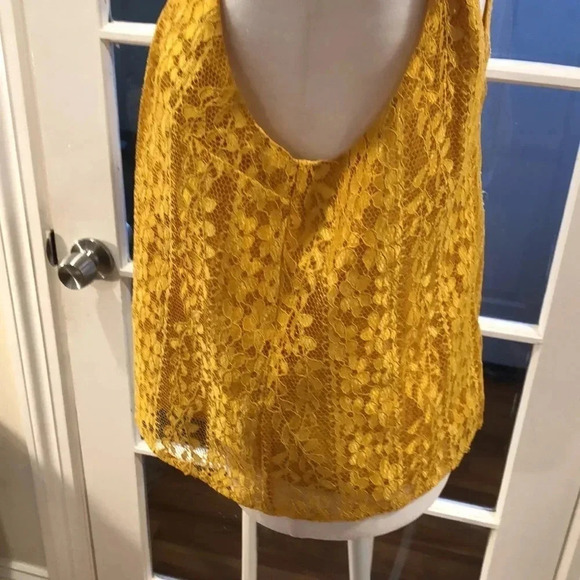 Lush yellow sleeveless lace top. Size L - Picture 7 of 9
